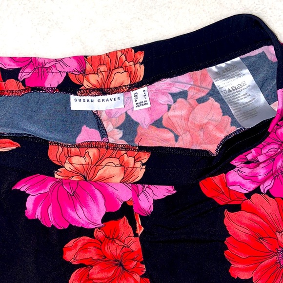 Susan Graver Regular Printed Liquid Knit Pull-On Wide Leg Pants ~ Black/Coral - Picture 4 of 8